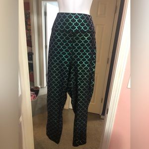 Torrid Mermaid scale active leggings